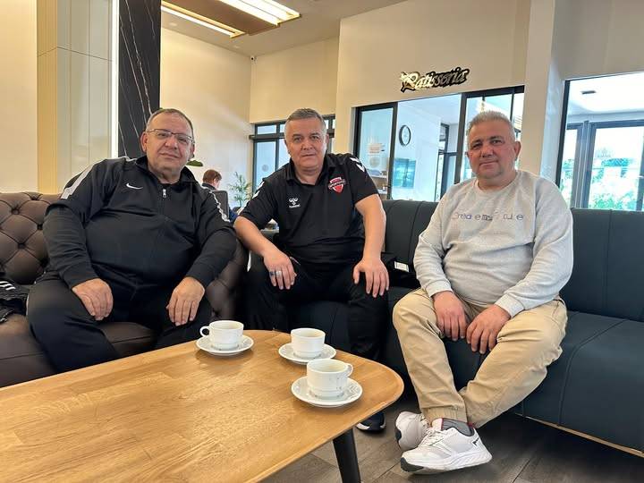 Eski bisiklet dostları yıllar sonra buluştu 1